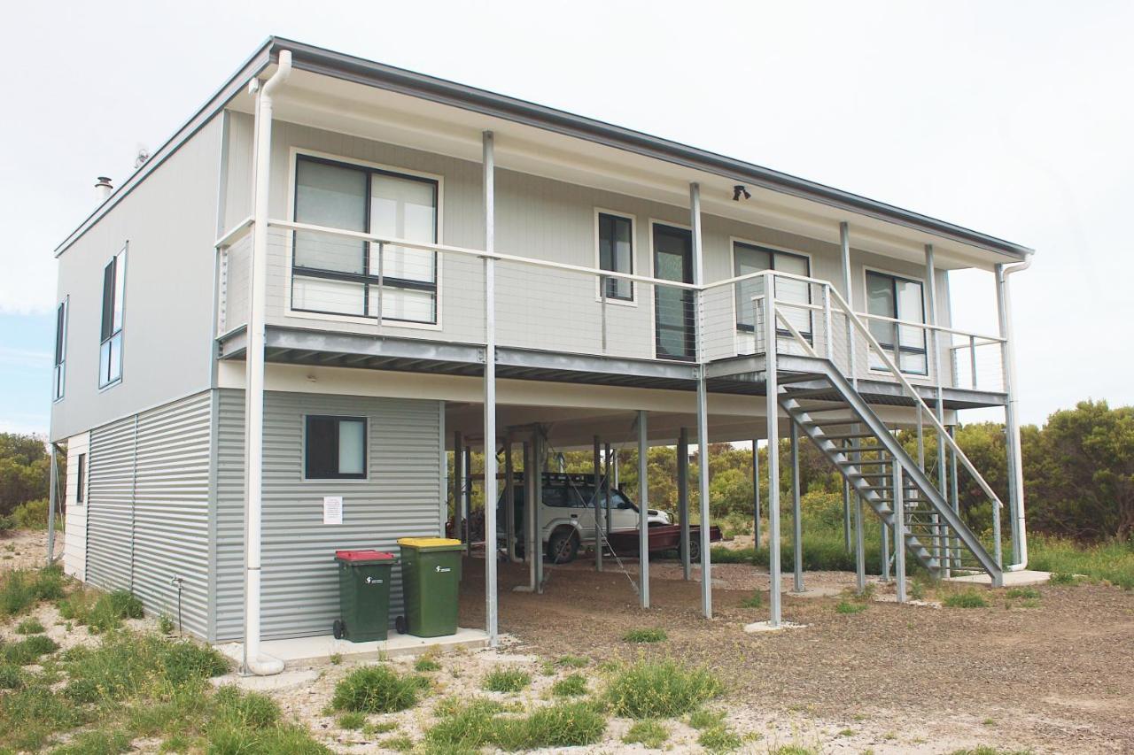 Two Pelicans Island Beach Exterior photo